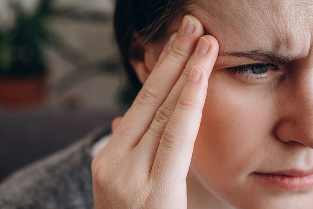 Learn when to go to the ER for migraine